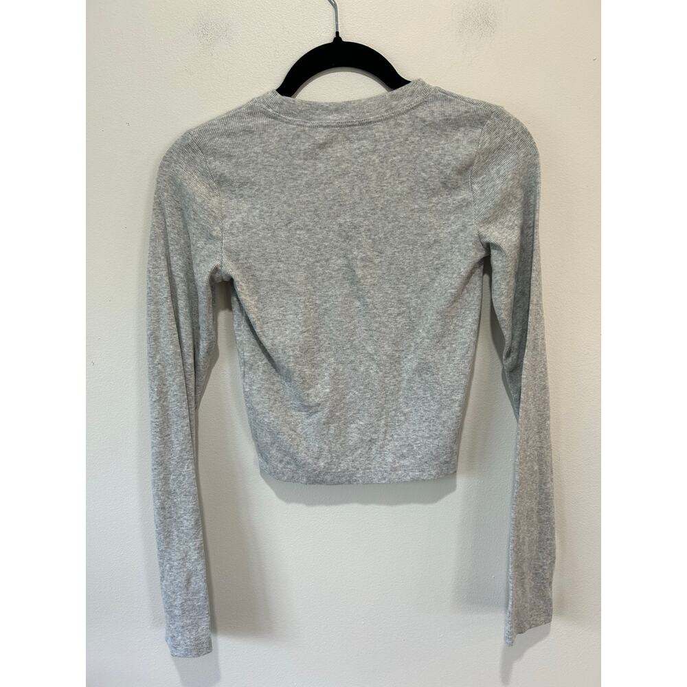 Hollister crop t shirt size XS womens grey coffee patch long sleeve ribbed - Picture 5 of 5